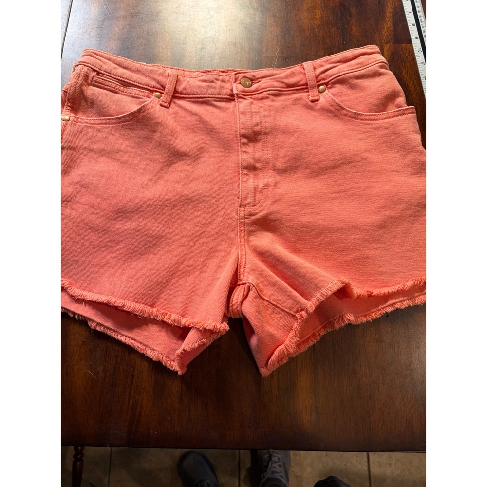 Wrangler Cowboy Short Coral Pink High Waisted Raw Hem Denim Shorts Size 33